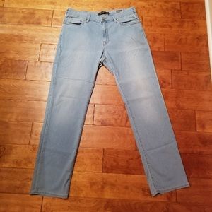 34 Heritage Light Washed Jeans